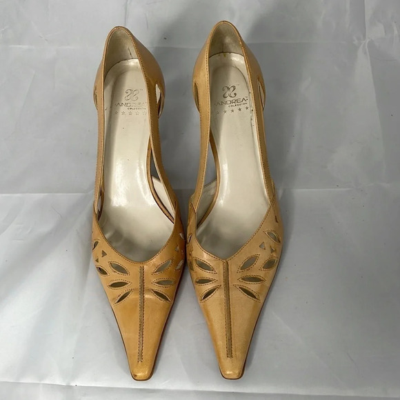 ANDREA COLLECTION Pointed Toe  Kitten Heel Pumps Nude Tan Leather Cut Outs 6.5 - Picture 5 of 12